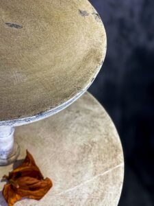 Particolare dall'alto Distressing Tavolino